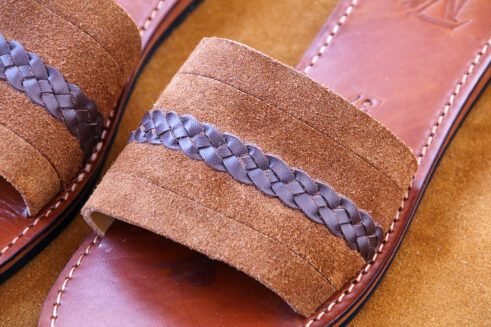 A unique blend of soft suede and braided leather, these artisan-made slides bring Moroccan tradition into everyday comfort.