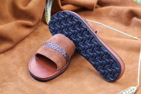A unique blend of soft suede and braided leather, these artisan-made slides bring Moroccan tradition into everyday comfort.